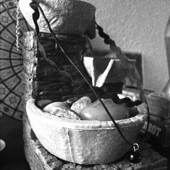 🖤 (Free with Purchase) Wavy Choker 🖤 - Picture 5 of 6